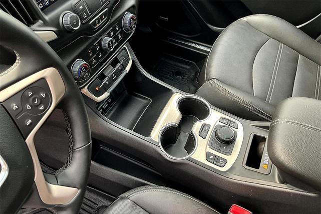 Photo of 2024 Summit White GMC Terrain