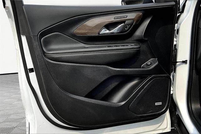 Photo of 2024 Summit White GMC Terrain