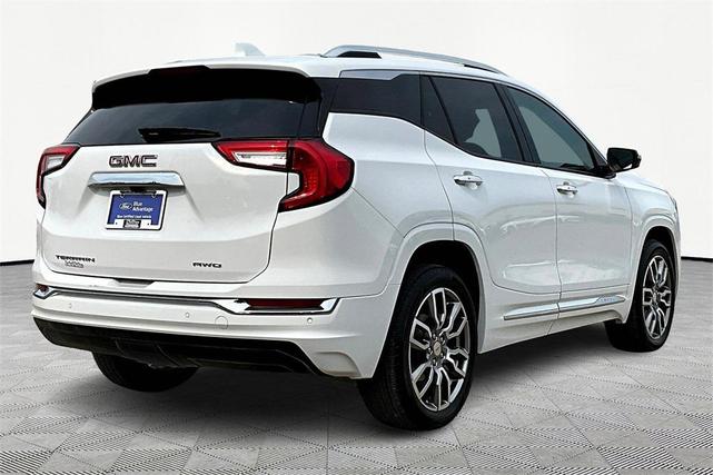 Photo of 2024 Summit White GMC Terrain