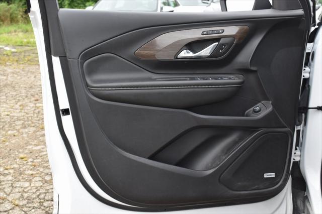 Photo of 2024 Summit White GMC Terrain