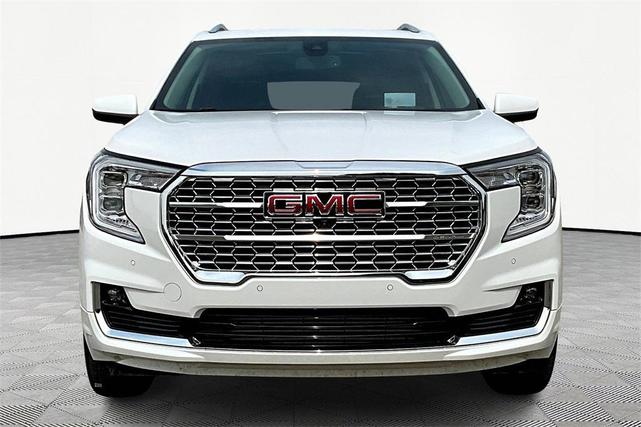 Photo of 2024 Summit White GMC Terrain