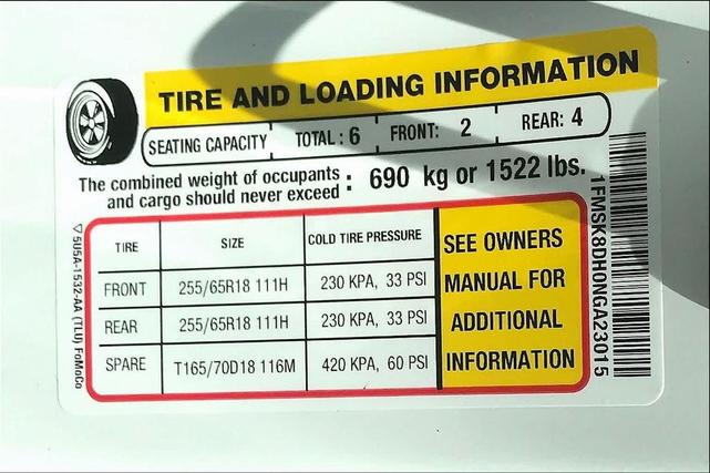 Photo of 2022 Star White Metallic Tri-Coat Ford Explorer