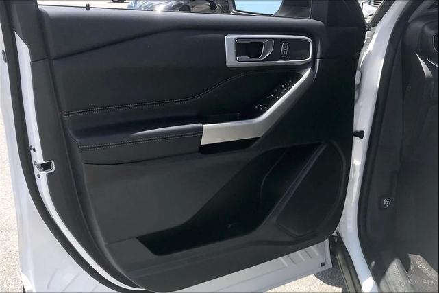 Photo of 2022 Star White Metallic Tri-Coat Ford Explorer