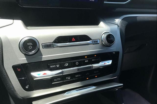Photo of 2022 Star White Metallic Tri-Coat Ford Explorer