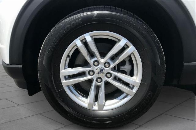 Photo of 2022 Star White Metallic Tri-Coat Ford Explorer