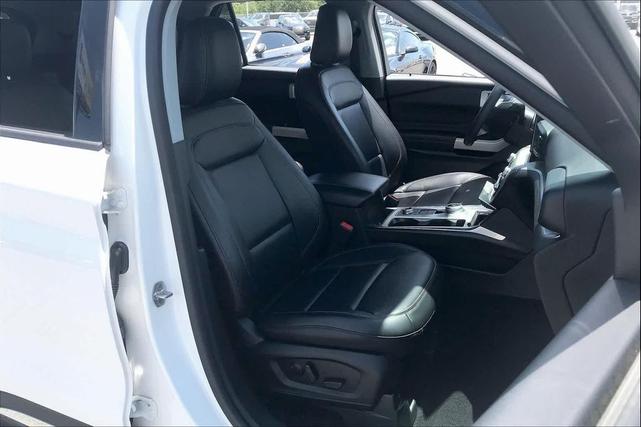 Photo of 2022 Star White Metallic Tri-Coat Ford Explorer
