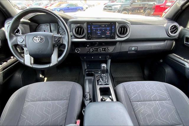 Photo of 2017 Super White Toyota Tacoma