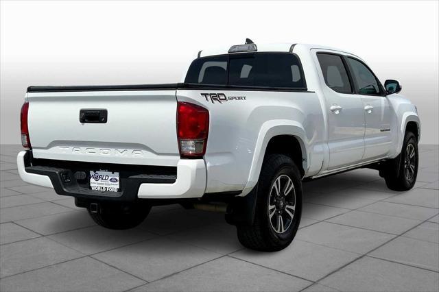 Photo of 2017 Super White Toyota Tacoma