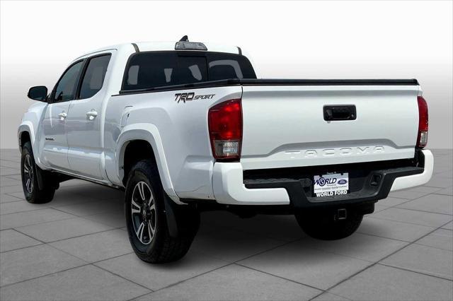 Photo of 2017 Super White Toyota Tacoma