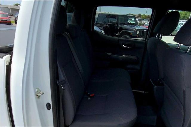 Photo of 2017 Super White Toyota Tacoma