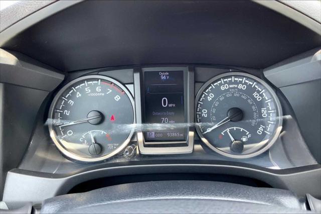 Photo of 2017 Super White Toyota Tacoma