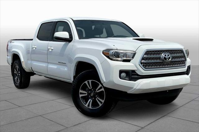 Photo of 2017 Super White Toyota Tacoma