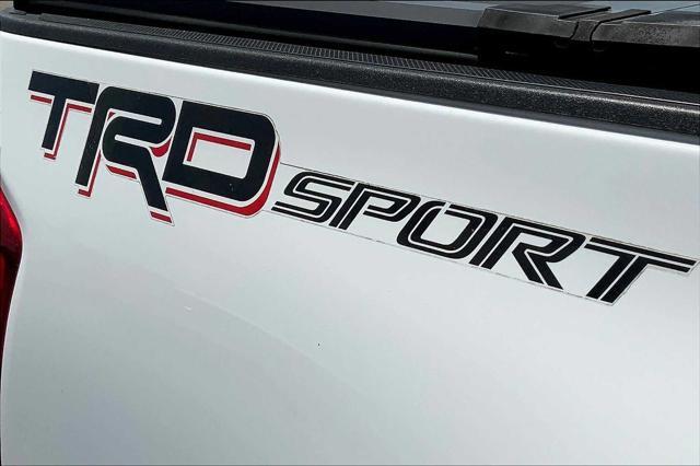Photo of 2017 Super White Toyota Tacoma