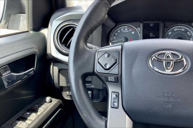 Photo of 2017 Super White Toyota Tacoma