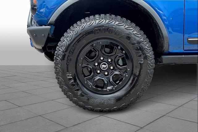 Photo of 2021 Lightning Blue Metallic Ford Bronco