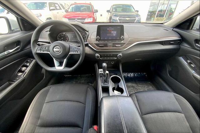 Photo of 2023 Brilliant Silver Metallic Nissan Altima