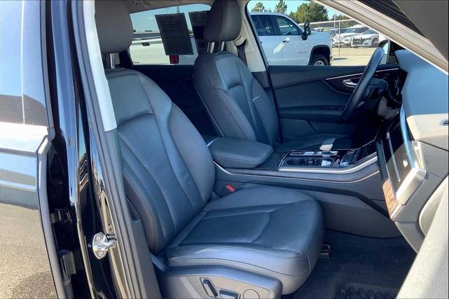 Photo of 2022 Mythos Black Metallic Audi Q7
