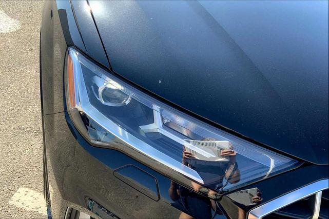 Photo of 2022 Mythos Black Metallic Audi Q7