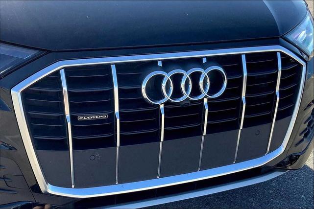 Photo of 2022 Mythos Black Metallic Audi Q7