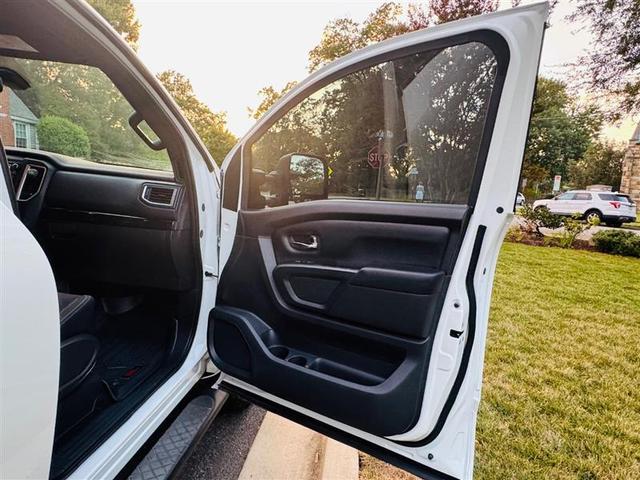 Photo of 2019 White Nissan Titan XD