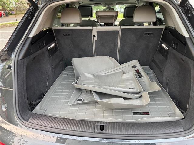 Photo of 2018 Manhattan Gray Metallic Audi Q5