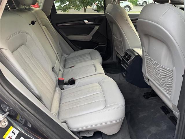 Photo of 2018 Manhattan Gray Metallic Audi Q5