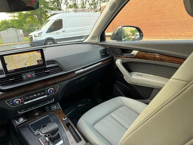 Photo of 2018 Manhattan Gray Metallic Audi Q5