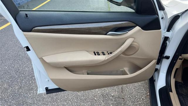 Photo of 2015 White BMW X1
