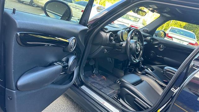 Photo of 2018 Black MINI Hardtop