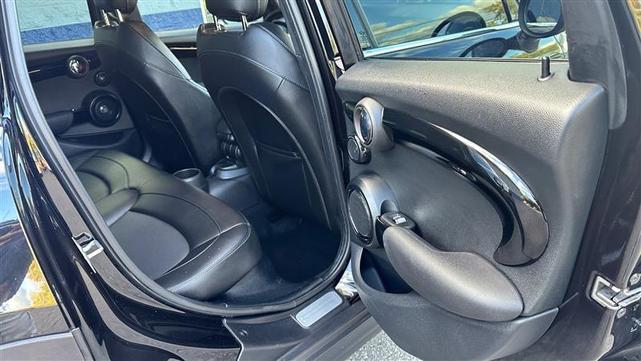 Photo of 2018 Black MINI Hardtop
