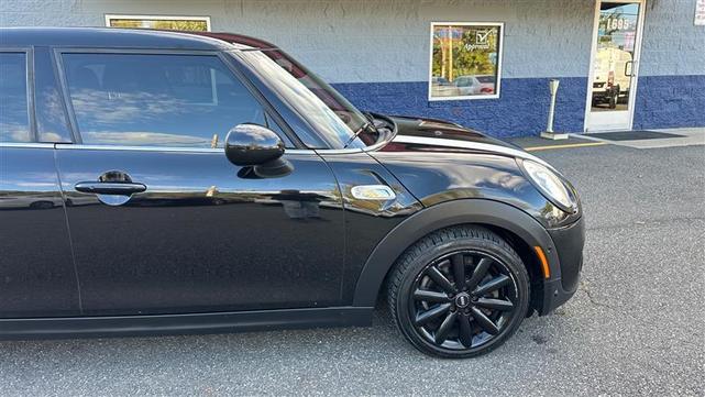 Photo of 2018 Black MINI Hardtop