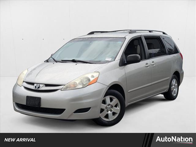Photo of 2010 Silver Shadow Pearl Toyota Sienna