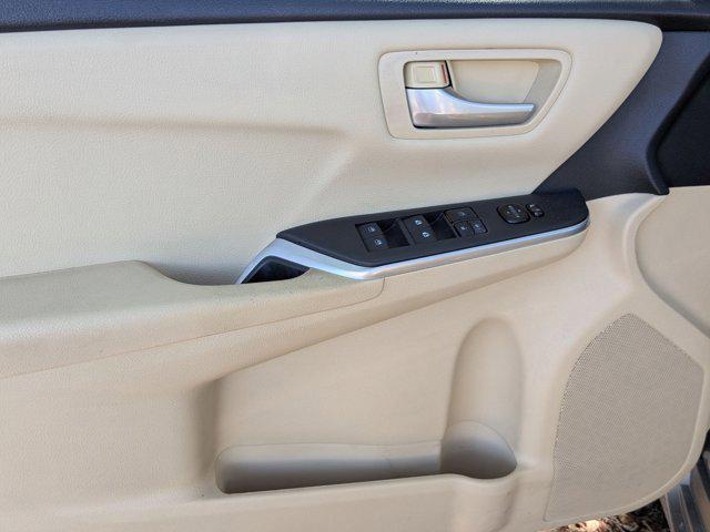 Photo of 2015 Creme Brulee Mica Toyota Camry