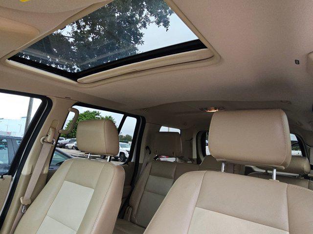 Photo of 2008 White Suede Clearcoat Metallic Ford Explorer