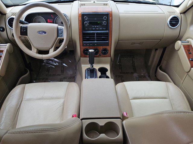 Photo of 2008 White Suede Clearcoat Metallic Ford Explorer