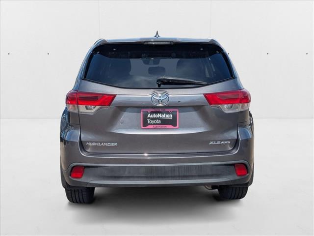 Photo of 2018 Predawn Gray Mica Toyota Highlander