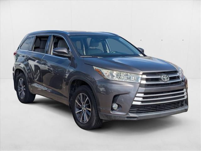 Photo of 2018 Predawn Gray Mica Toyota Highlander