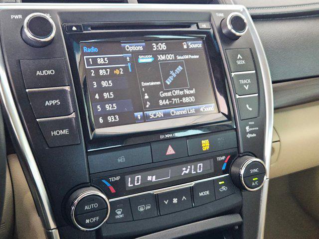 Photo of 2016 Blizzard Pearl Toyota Camry
