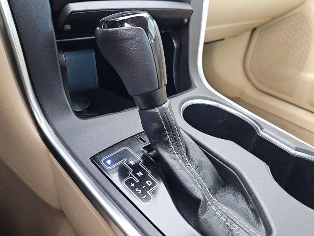 Photo of 2016 Blizzard Pearl Toyota Camry