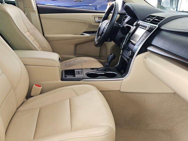 Photo of 2016 Blizzard Pearl Toyota Camry