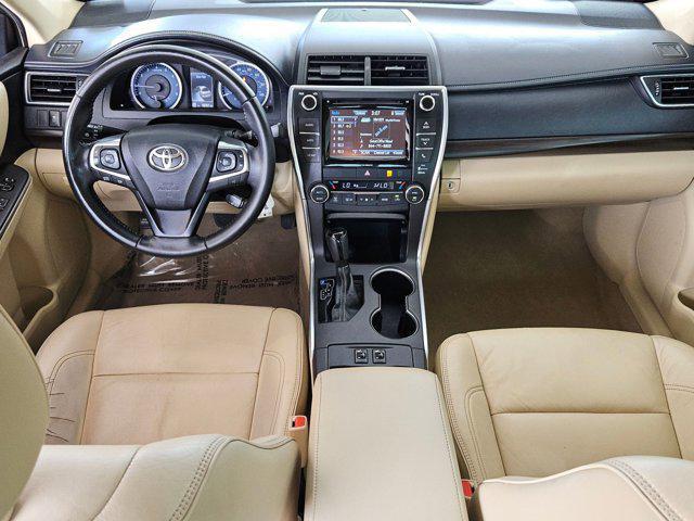 Photo of 2016 Blizzard Pearl Toyota Camry