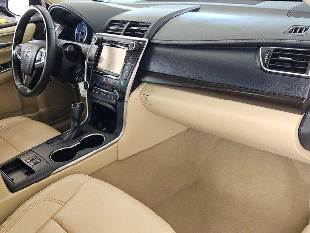 Photo of 2016 Blizzard Pearl Toyota Camry