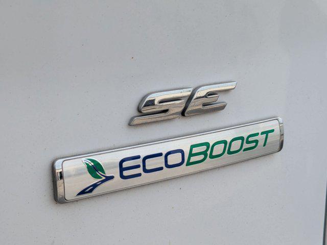 Photo of 2014 Oxford White Ford Escape