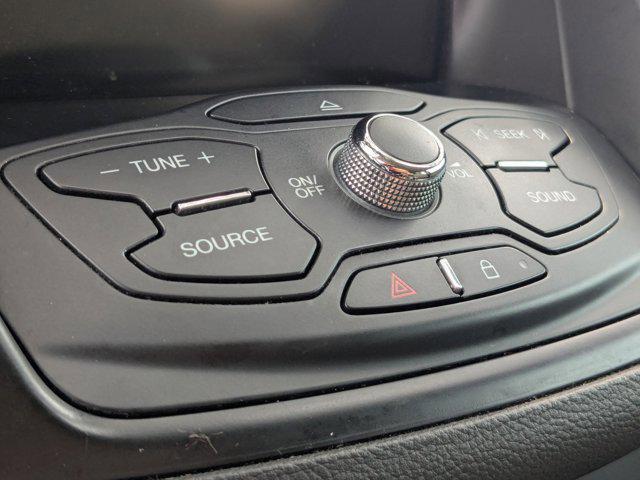 Photo of 2014 Oxford White Ford Escape