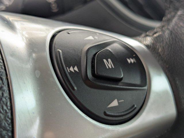 Photo of 2014 Oxford White Ford Escape