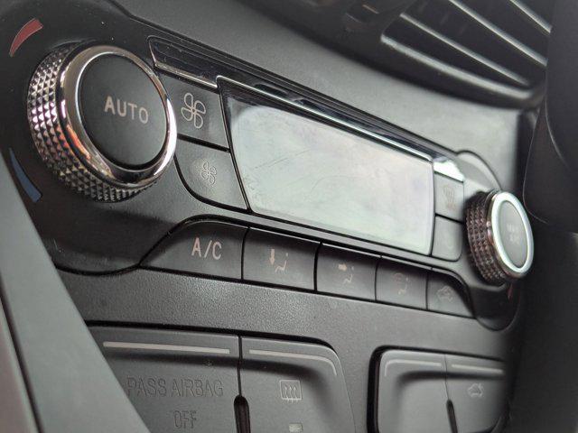Photo of 2014 Oxford White Ford Escape