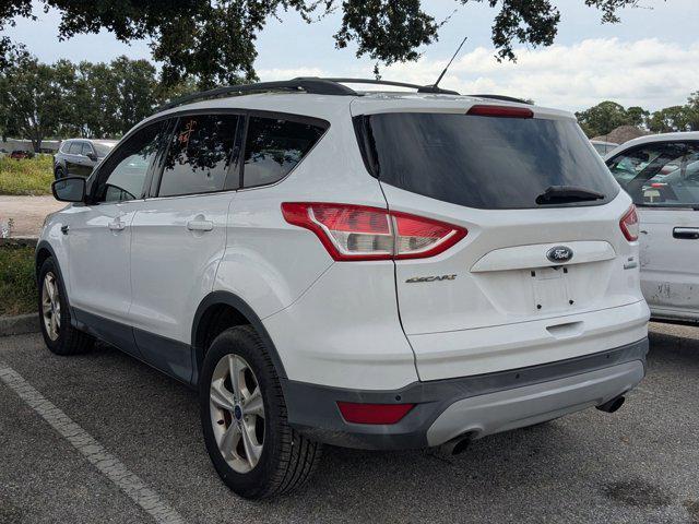 Photo of 2014 Oxford White Ford Escape