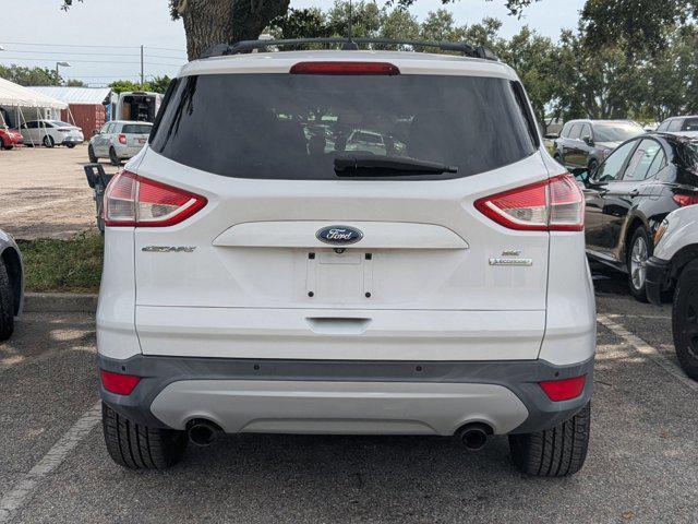 Photo of 2014 Oxford White Ford Escape