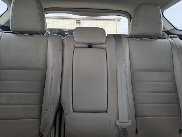 Photo of 2014 Oxford White Ford Escape