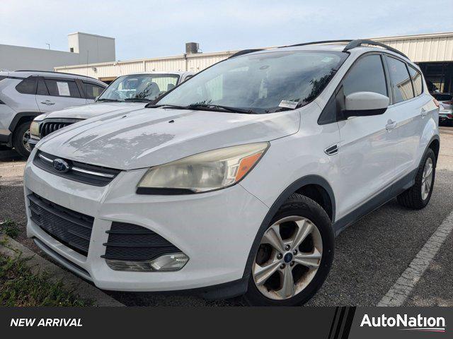 Photo of 2014 Oxford White Ford Escape